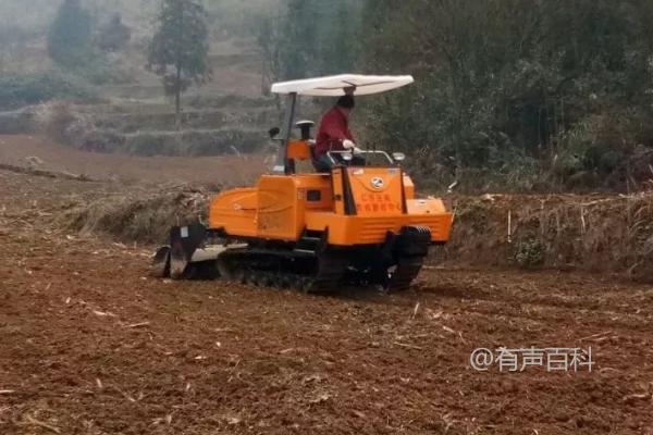 选购农机具的注意事项：如何选择适合自己的农机器设备，保持合理价格和购买保留发票的重要性。