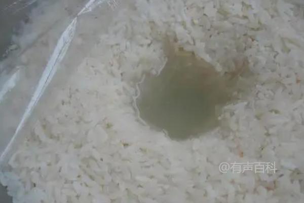 菜籽饼适合钓什么鱼？适合垂钓草鱼、鳊鱼、鲤鱼等鱼种