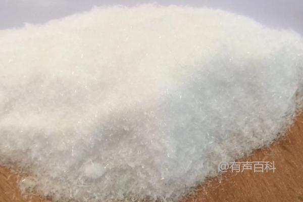 缩二脲（dicyandiamide）是一种有机化合物，常用作农业肥料和工业化学品。它在肥料中作为氮的缓释剂，帮助提高土壤的氮利用率。缩二脲也用于制备树脂和作为胶粘剂的原料。您对这个化合物有什么具体问题吗？