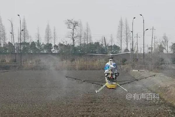 使用玉米苗前除草剂的注意事项：在大部分杂草尚未出土之前进行喷施